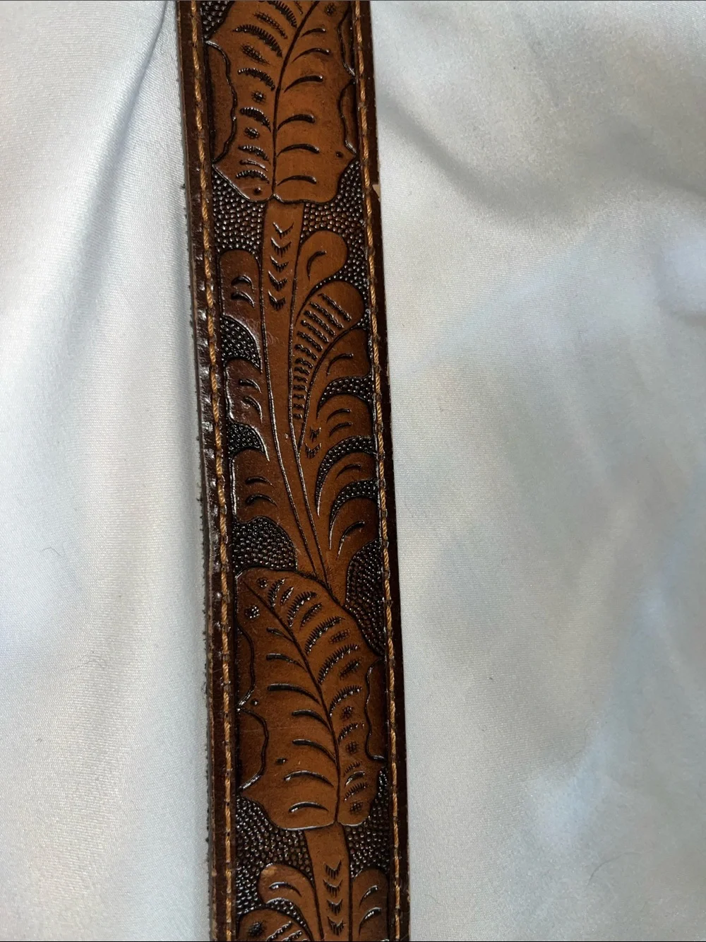 Siskeyou‎ Eagle Head Yellow Black Oval Buckle on Brown Hand Tooled Leather Belt
